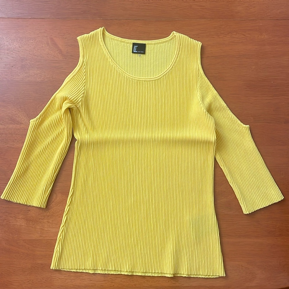Top with open shoulder sleeves